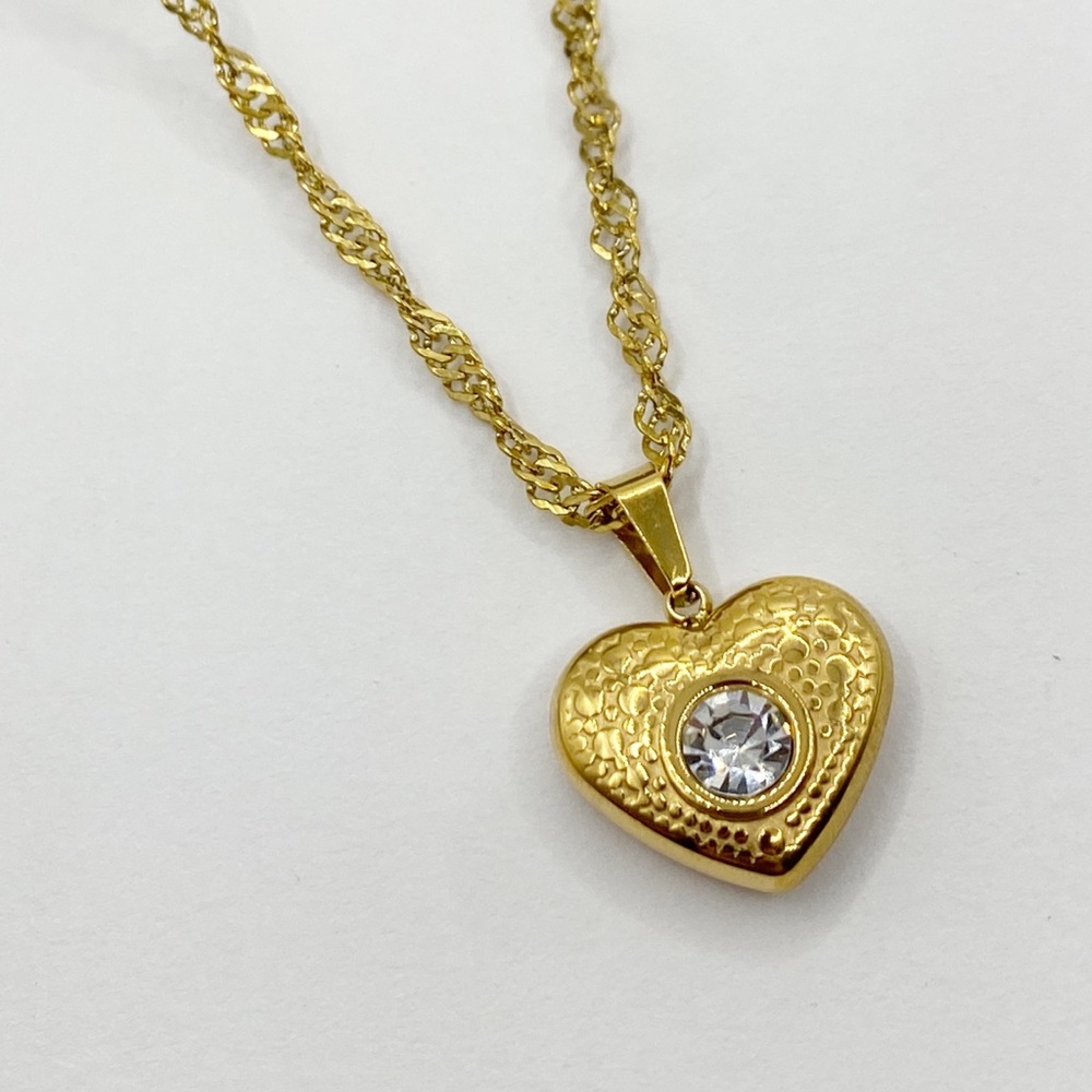 NEW Gold Heart & Rhinestone Pendant Layering Necklace